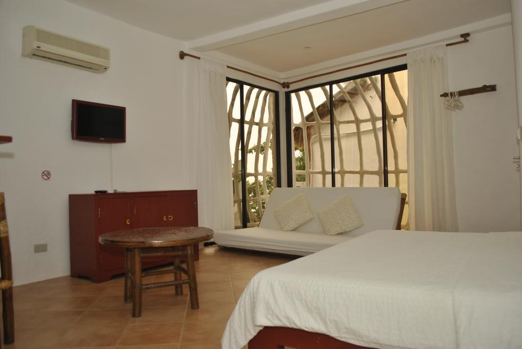 Artista Beach Villa Balabag  Δωμάτιο φωτογραφία
