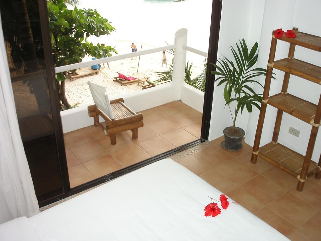 Artista Beach Villa Balabag  Δωμάτιο φωτογραφία